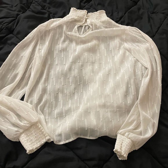 White sheer express top size medium - Picture 3 of 8